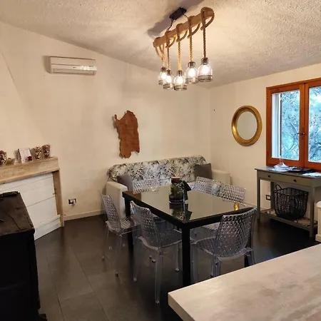 - Singola Con Piscina Privata * Solanas (Cagliari)